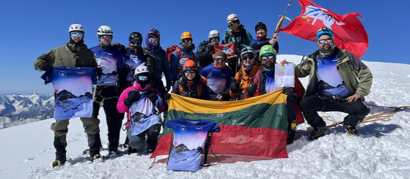 Lithuanian mountaineers have successfully climbed Mongolia's highest point - Khuiten peak 4374m.